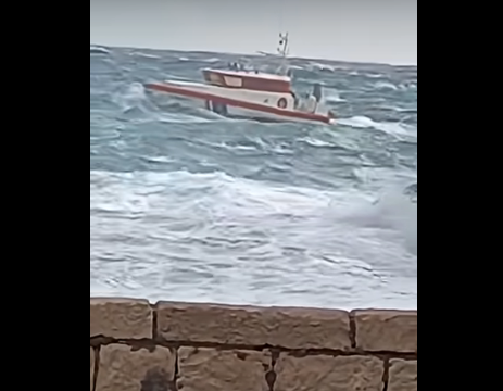 ФОТОГРАФИСАО СЕ СА ПОРОДИЦОМ, ПА УПАО У МОРЕ: Извучено тијело мушкарца из БиХ кога су одвукли таласи у Дубровнику