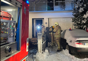 GORJELA KUĆA U PRIJEDORU: Vatrogasci spriječili veću štetu (FOTO)