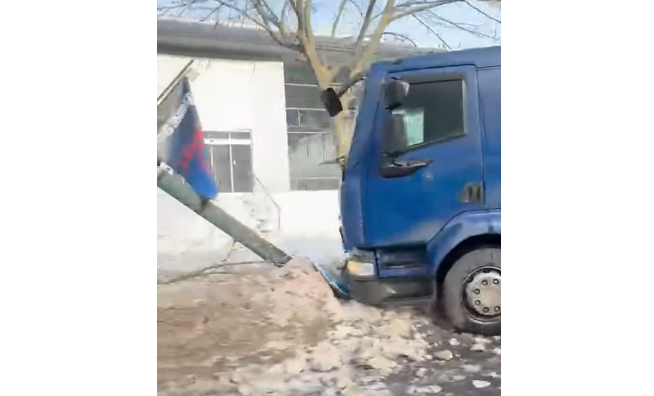 KAMION SE ZABIO U STUB: Još jedan udes na putevima u BiH (VIDEO)