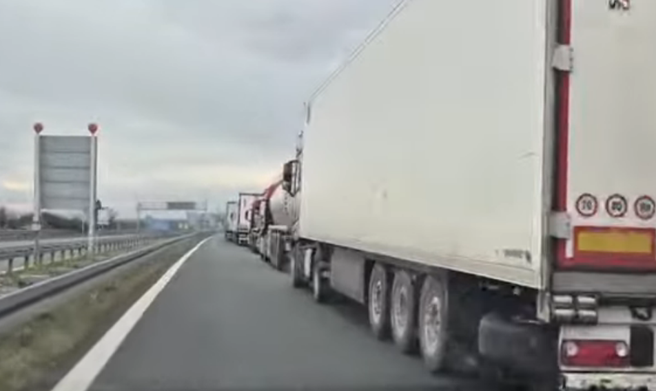 „SITUACIJA POSTAJE NEPODNOŠLJIVA“ Blokade na granicama u BiH i dalje traju, evo kome dozvoljavaju prelaz (VIDEO)