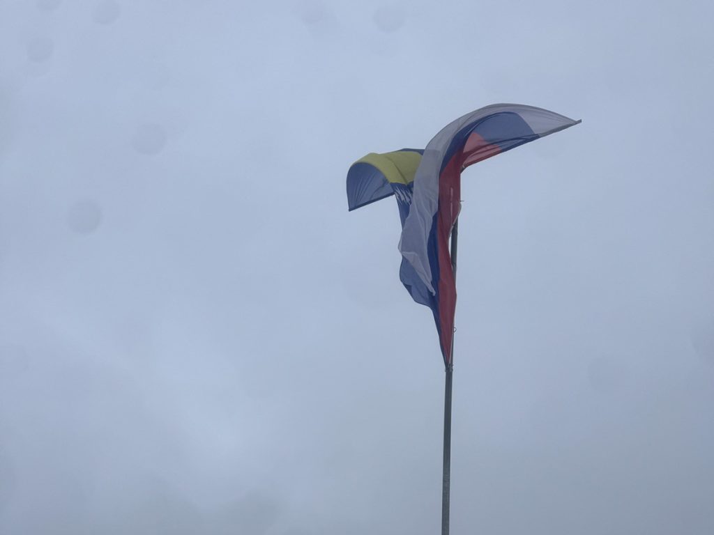 HAJKA U FEDERALNIM MEDIJIMA NA OSNOVU LAŽI: Na jarbolu dobojske tvrđavi „Gradina“ nije zapaljena zastava BiH (FOTO)