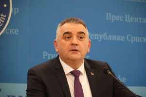 MINIĆ PORUČIO MLJEKARIMA: Neće biti traktora pred Vladom, rješenja tražiti razgovorom