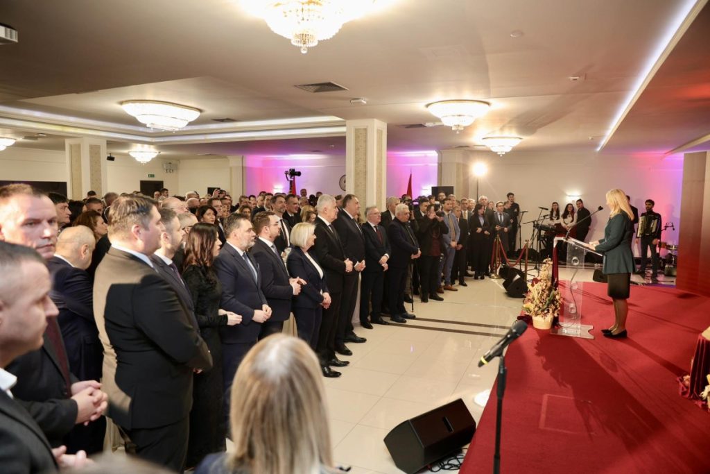 „ПОКАЗАЛИ СУ СВОЈЕ ПРАВО ЛИЦЕ“ Бошњачки званичници нису дошли на божићни пријем Жељке Цвијановић