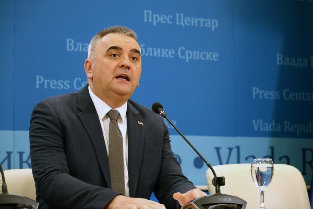 МИНИЋ ОДГОВОРИО МЉЕКАРИМА: На овакав начин нећемо разговарати