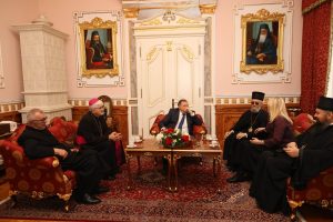 ЗВАНИЧНИЦИ СРПСКЕ КОД ЈЕФРЕМА: Митрополит бањалучки слави крсну славу (ФОТО)