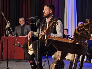 ROMANIJA JE PUNO IZGUBILA NJEGOVIM ODLASKOM: Guslarsko veče u Palama posvećeno preminulom Vlajku Raboti (FOTO)