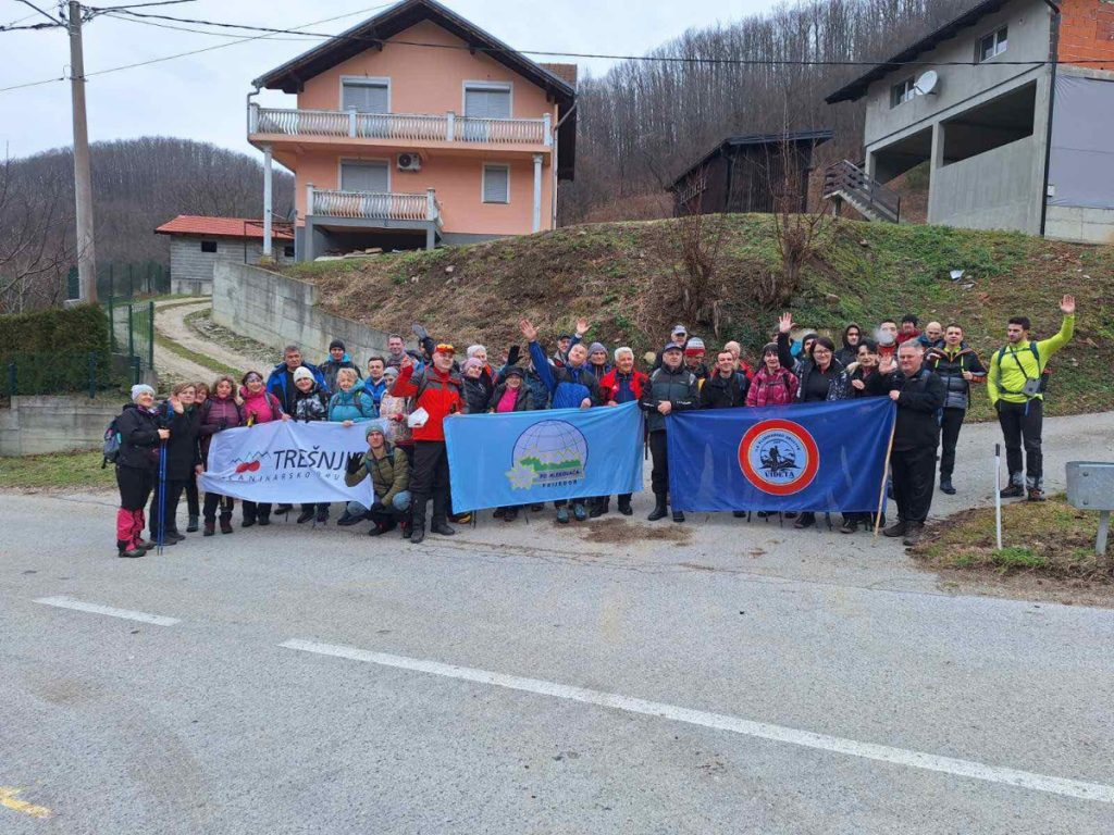 DANI ZIME NA KOZARI: Planinarski marš okupio ljubitelje prirode i avanturizma (FOTO)