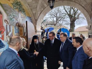 BRATSKA SARADNJA SRBIJE I SRPSKE: Dodik dočekao Vučića u rodnom mjestu Svetog Vasilija Ostroškog (FOTO)