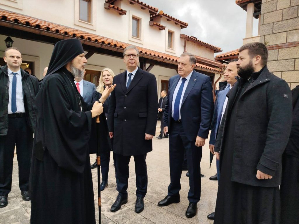 VUČIĆ PORUČIO: Uvijek ćemo biti uz naš narod u Republici Srpskoj