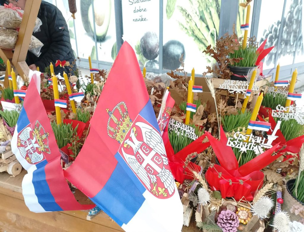 NA ULICAMA SE OSJEĆA PRAZNIČNA ATMOSFERA: Ovo su cijene badnjaka u Novom Gradu (FOTO)