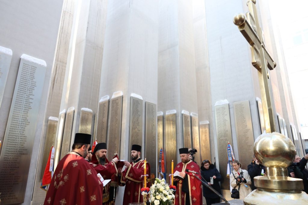 NA PLOČAMA ISKLESANA IMENA 25.830 VOJNIKA: Otkriveno Centralno spomen-obilježje za poginule borce VRS u Banjaluci (FOTO)