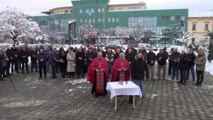 ДАН РЕПУБЛИКЕ ОБИЉЕЖЕН И У БРЧКОМ: Положени вијенци на споемнику погинулим борцима (ФОТО)