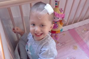 POMOZIMO MALOJ ANASTAZIJI: Djevojčica iz Orašja ima brojne zdravstvene probleme, potrebna pomoć u liječenju (FOTO)