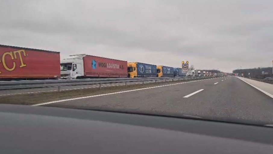 VOZAČI KAMIONA U SRBIJI PREKINULI PROTEST: Danas završena blokada graničnih prelaza