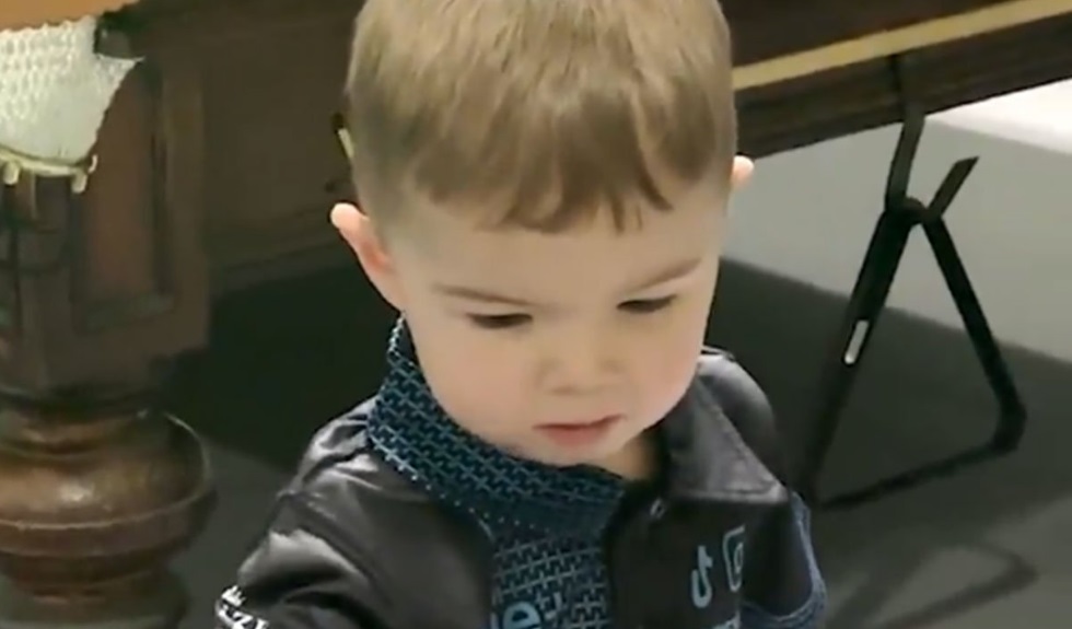 DJEČAK IZ MANČESTERA OBORIO DVA GINISOVA REKORDA: Postao najmlađa osoba na svijetu koja je uspjela uraditi ovaj trik (FOTO)