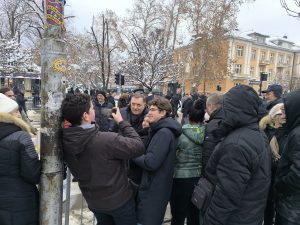 ДОДИК СЕ СЛИКАО СА НАРОДОМ: 9. јануар сви славимо заједно (ФОТО/ВИДЕО)