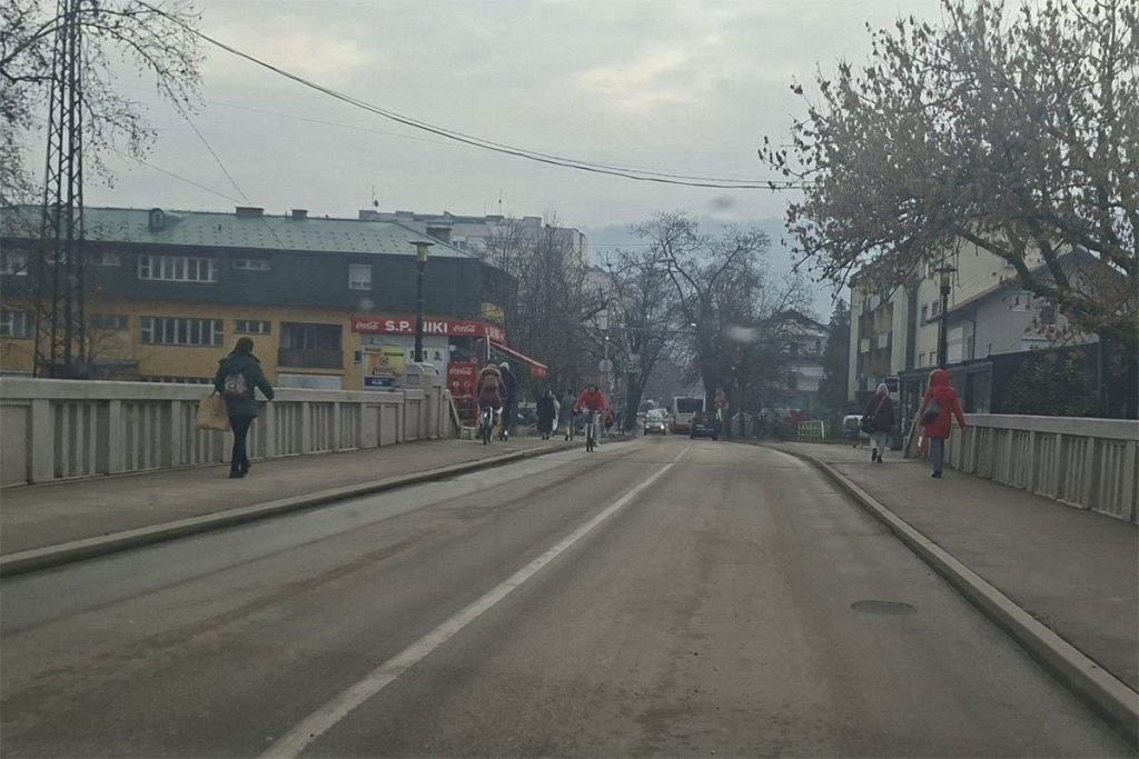 GRAĐANI SE ŽALE NA OGROMNE RUPE NA PUTEVIMA U BANJALUCI: Iz Gradske uprave poručuju – uskoro kreće sanacija