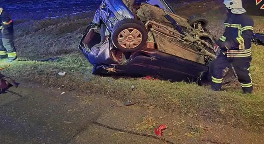 TEŠKA NESREĆA KOD OSIJEKA: Vatrogasci izvlačili troje mladih iz smrskanog auta