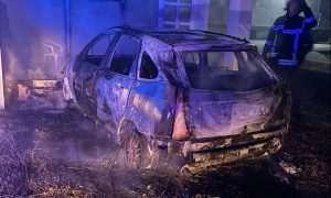 STRAVIČAN PRIZOR U MOSTARU: Izgorio automobil na parkingu (FOTO)