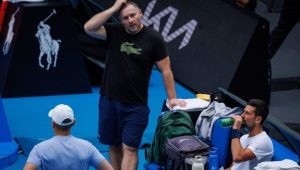 NOVAK ĐOKOVIĆ SE POVRIJEDIO? Prekinut trening na Australijan openu poslije samo 12 minuta?!