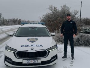 IZAZVAO POMAMU MEĐU ŽENAMA: Policajac iz Hrvatske postao megapopularan na mrežama (FOTO)