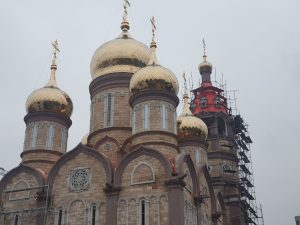 ПОСЛИЈЕ ОСЛИКАВАЊА ИКОНА, СВЕТИЊА ОТВАРА ВРАТА: Изградња Руско-српског храма у Бањалуци ближи се крају (ФОТО)