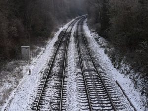 ОСТАЛИ ЗАГЛАВЉЕНИ У ВОЗУ БЕЗ ХРАНЕ И ПИЋА: Путници заробљени на жељезничкој станици у Хрватској