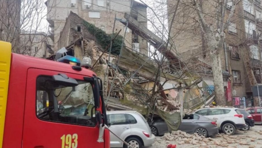 URUŠILA SE STARA ZGRADA U CENTRU BEOGRADA: Hitna pomoć, vatrogasci i policija u Ulici Džorža Vašingtona (FOTO)