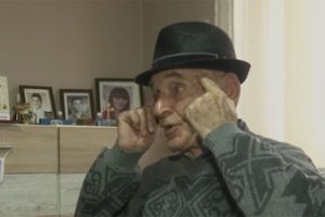 СА 6 РАЗРЕДА ОСНОВНЕ ПОСТАО УЧИТЕЉ: Дјед Радослав и поред недостатка формалног образовања пише књиге и држи часове