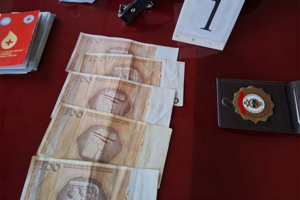 OSUMNJIČENE DA SU PRIMILE MITO: Uhapšene dvije tržišne inspektorke u Banjaluci