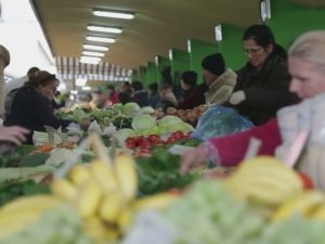 CIJENE NA BANJALUČKOJ TRŽNICI: Koliko će nas koštati post ove godine i kako se građani prilagođavaju novim uslovima na tržištu?