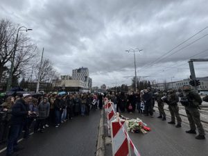 ГРАЂАНИ БЛОКИРАЛИ САОБРАЋАЈ: Протест у Сарајеву због трамвајске несреће (ФОТО)