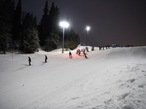 SPEKTAKULARAN PRIZOR: Počelo noćno skijanje na Prači