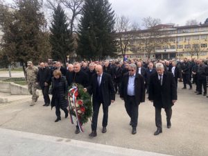 „HVALA LJUDIMA KOJI SU STVORILI OVU DRŽAVU“: Širom Srpske obilježavanje Dana boraca Odbrambeno-otadžbinskog rata i Prvog srpskog ustanka (VIDEO)