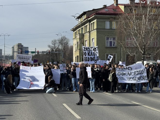 ŠESTI DAN PROTESTA U SARAJEVU: Građani i danas na ulicama