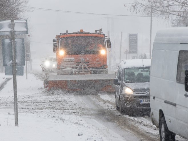 PROBLEMI NA ELEKTROENERGETSKOJ MREŽI: Zbog snijega bez struje više od 32.000 potrošača u Sloveniji