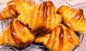 ПЕЦИВО КАО ИЗ ФРАНЦУСКЕ ПЕКАРЕ: Рецепт за домаће кроасане
