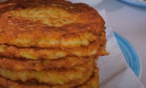 RUČAK SPREMAN ZA MANJE OD POLA SATA: Donosimo vam najbolji recept za pljeskavice od tikvica