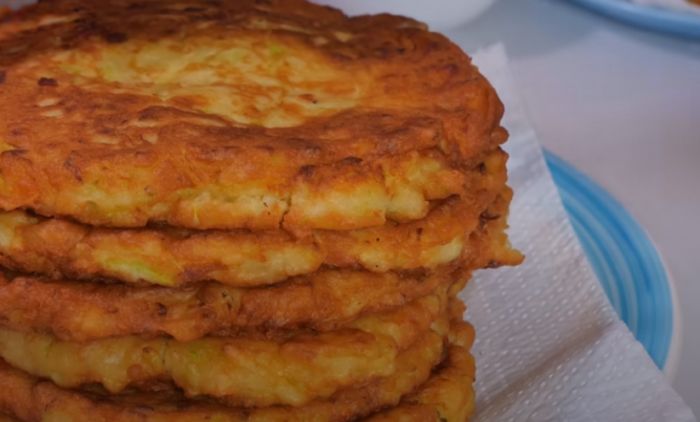 РУЧАК СПРЕМАН ЗА МАЊЕ ОД ПОЛА САТА: Доносимо вам најбољи рецепт за пљескавице од тиквица