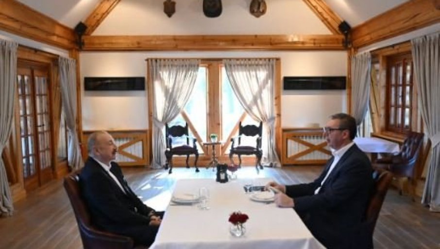 „PONOSAN SAM NA NAŠE PRIJATELJSTVO I STABILNE ODNOSE“: Vučić na radnom doručku sa Alijevim