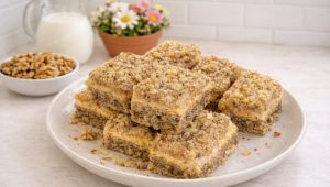 ЖУТЕ ШНИТЕ: Старински колач са орасима, богатог укуса
