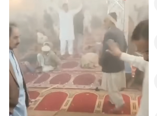 EKSPLOZIJA U DŽAMIJI: Najmanje 10 poginulih, 80 povrijeđenih (VIDEO)