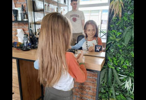 МАЛИШАНИ У БРОДУ ИМАЈУ ВЕЛИКА СРЦА: Соња, Саша и Јована донирали косу болесној дјеци (ФОТО)