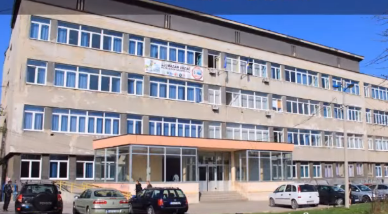 PROFESOR U TUZLI PRIJAVLJEN DA JE NEPRIMJERENO DODIRIVAO UČENICU: Djevojčica sve ispričala majci, ona pala u nesvijest