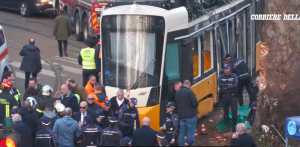 TEŠKA NESREĆA U MILANU: Tramvaj iskočio iz šina, ima poginulih i povrijeđenih (VIDEO)