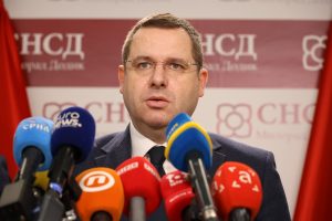 „STANITE JEDNOM UZ NAROD“: Oštra poruka SNSD-a opoziciji zbog ignorisanja Bećirovićevih napada