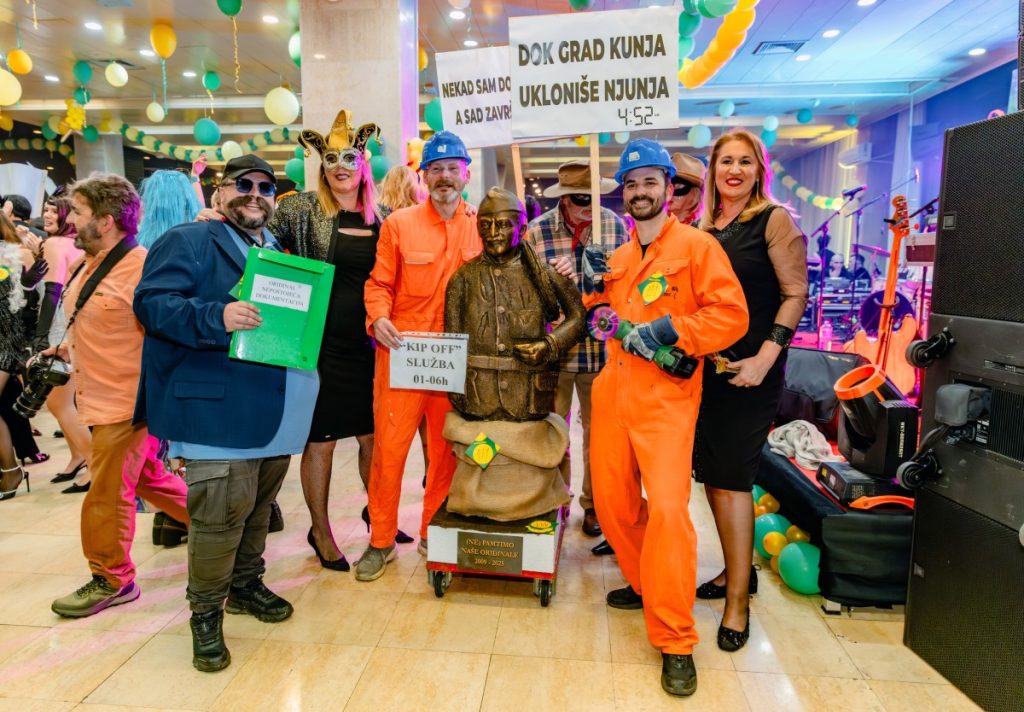 PRAZNIK MIMOZE U HERCEG NOVOM: Na maskenbalu predstavljeno više od 200 maski (FOTO)