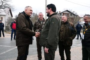МИНИЋ У „ХАЈЦИ НА ВУКА“: Дружење ловаца у Стројицама код Шипова (ФОТО)