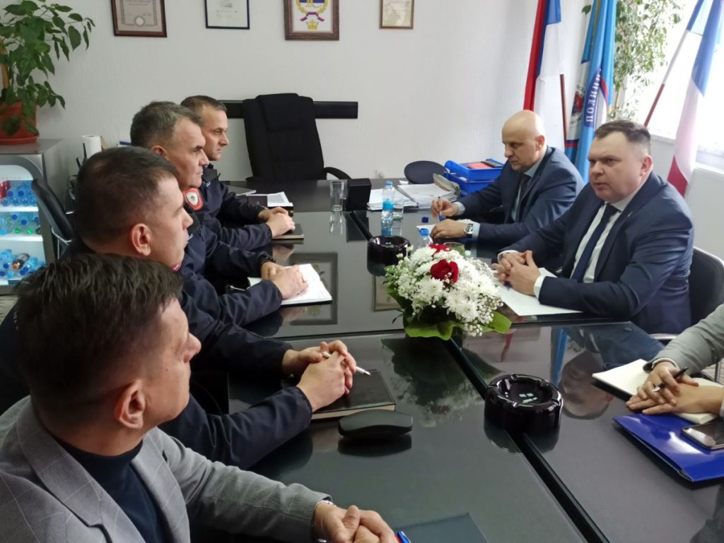 OD DANAS POJAČANO PRISUSTVO POLICIJE: Sigurnosne mjere zbog ponavljanja izbora u Srpskoj (FOTO)