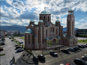 СИМБОЛ ИСТОРИЈСКОГ ТРАЈАЊА СРБА: Погледајте како ће изгледати храм Христа Спаситеља у Источном Новом Сарајеву чија је крипта завршена (ФОТО)